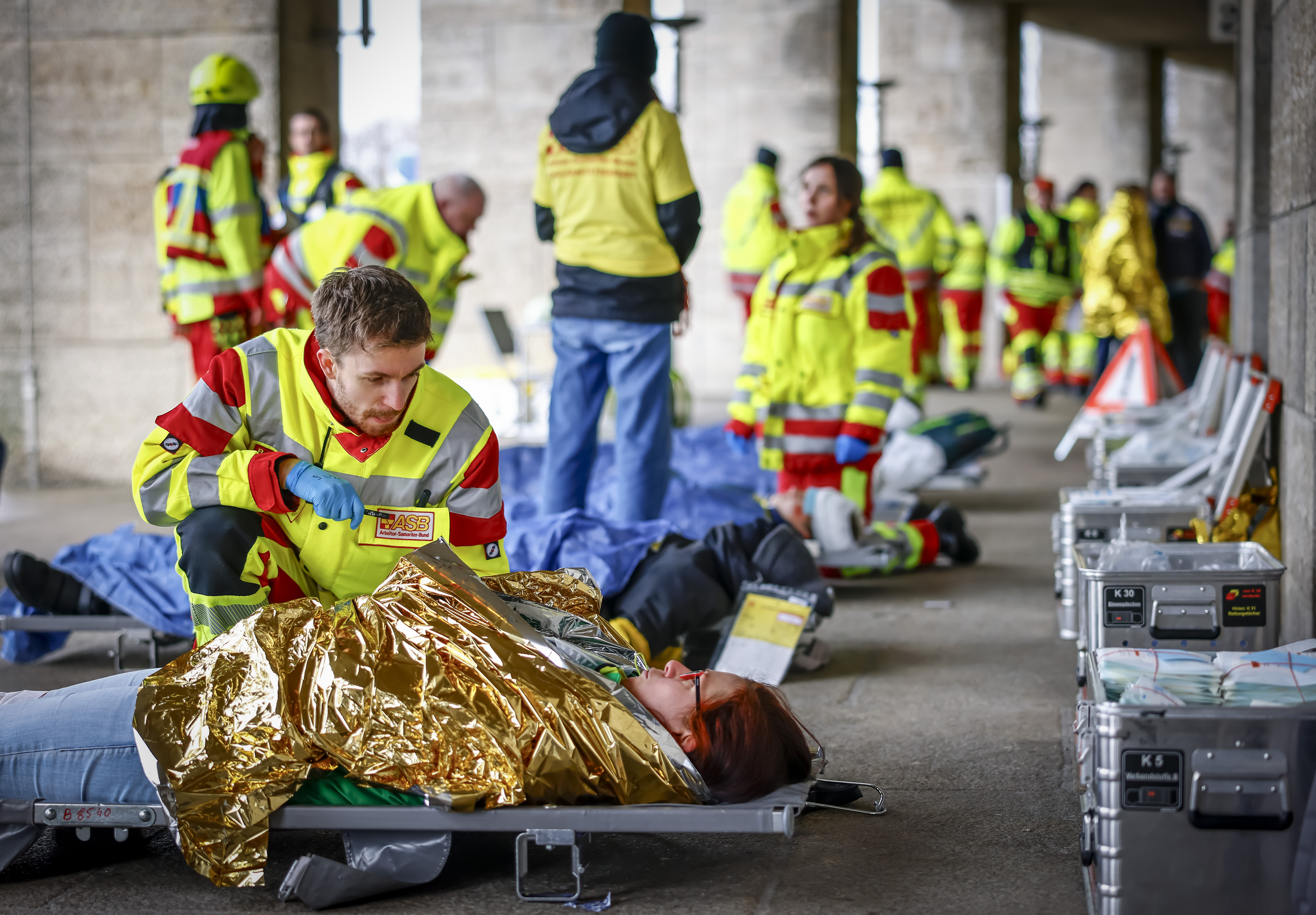 Katastrophenschutz_Übung_Olypiastadium_Sanitäter_Patienten